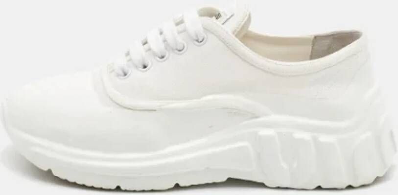 Miu Pre-owned Canvas sneakers White Dames