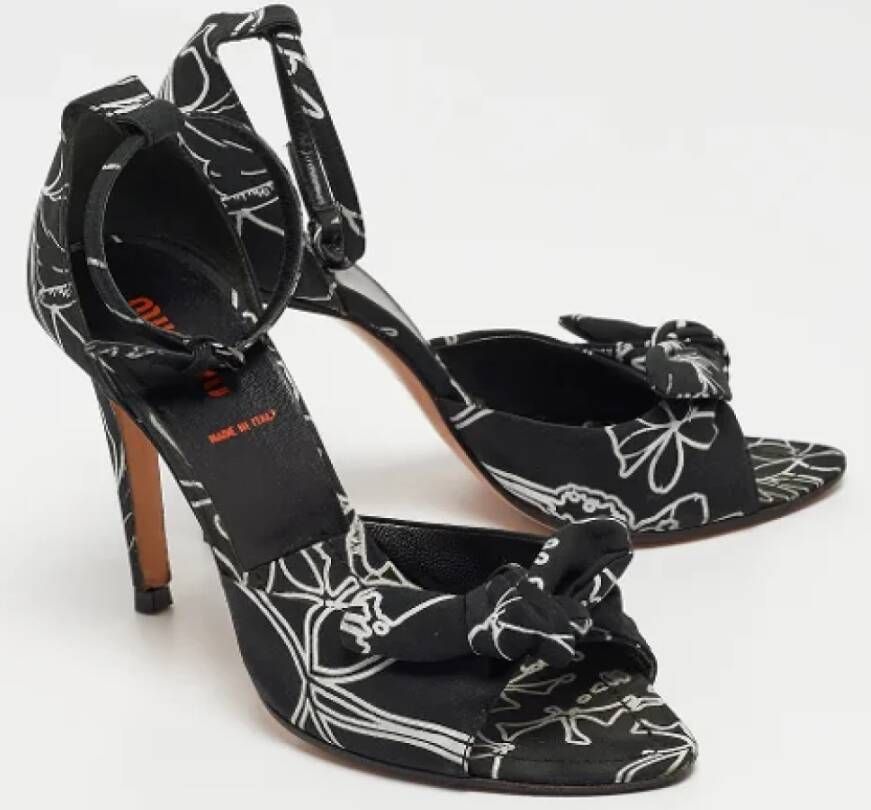 Miu Pre-owned Fabric sandals Black Dames