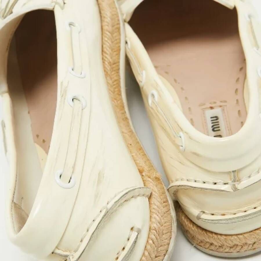 Miu Pre-owned Leather flats Beige Dames
