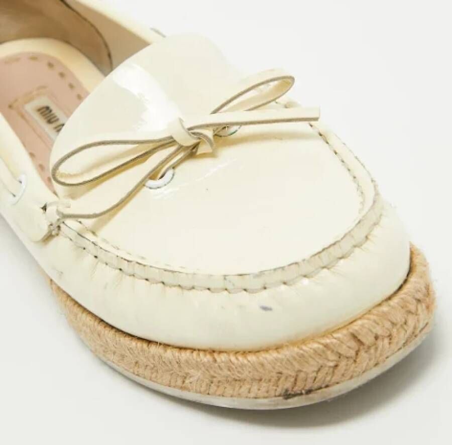 Miu Pre-owned Leather flats Beige Dames