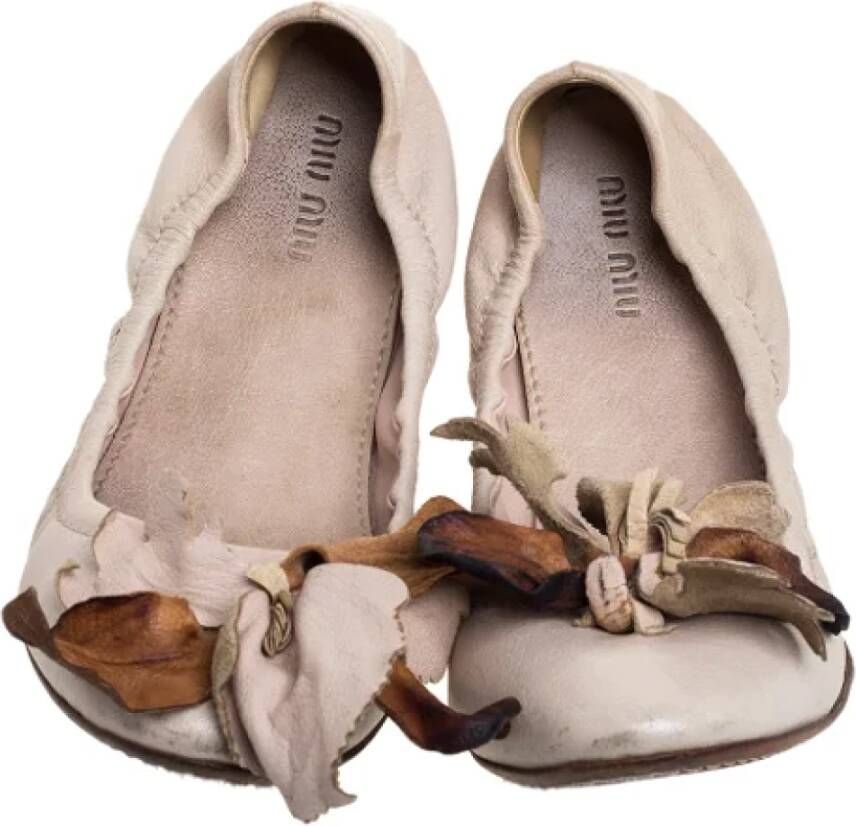 Miu Pre-owned Leather flats Beige Dames