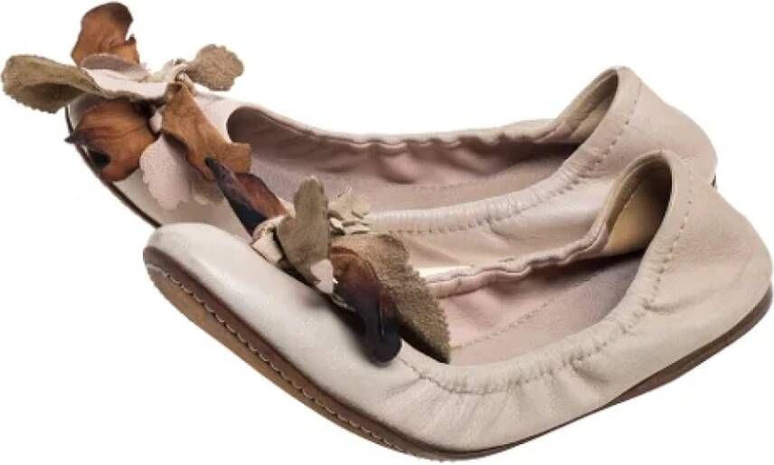 Miu Pre-owned Leather flats Beige Dames