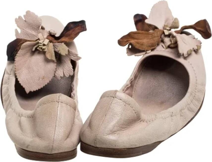 Miu Pre-owned Leather flats Beige Dames