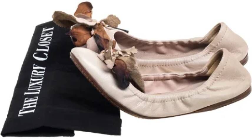 Miu Pre-owned Leather flats Beige Dames