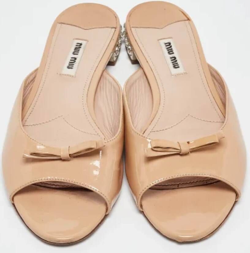 Miu Pre-owned Leather flats Beige Dames