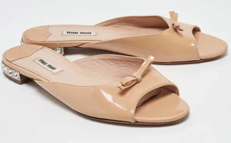 Miu Pre-owned Leather flats Beige Dames