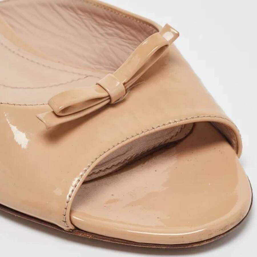 Miu Pre-owned Leather flats Beige Dames