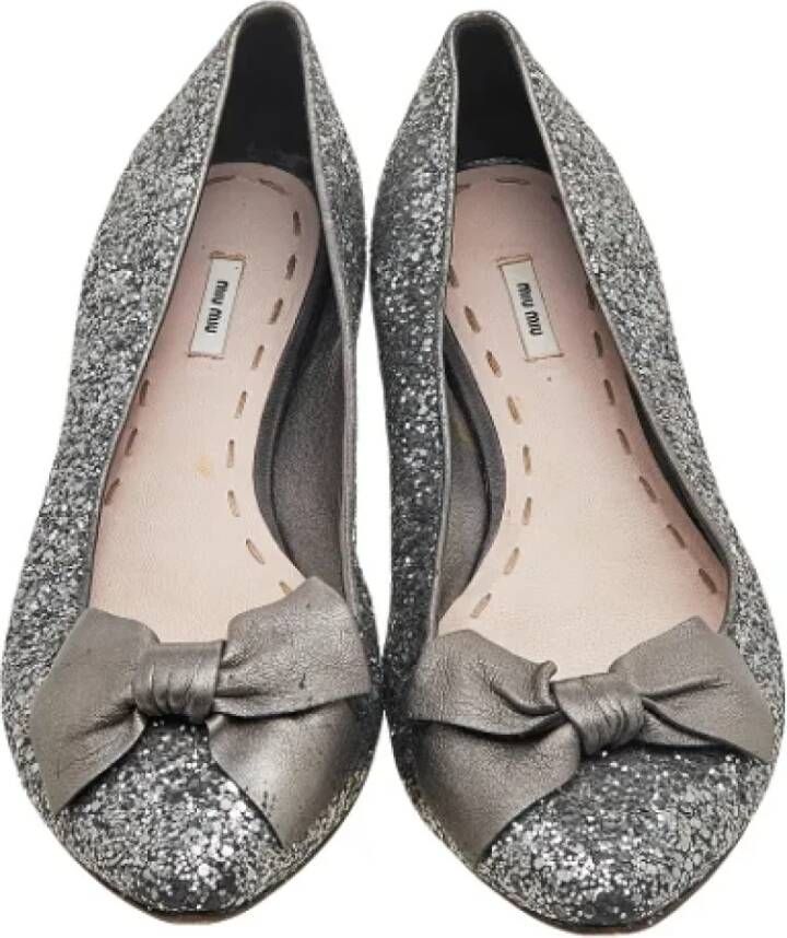 Miu Pre-owned Leather flats Gray Dames