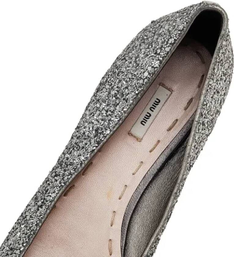 Miu Pre-owned Leather flats Gray Dames