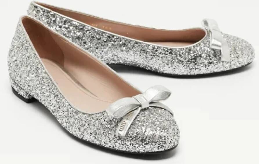 Miu Pre-owned Leather flats Gray Dames
