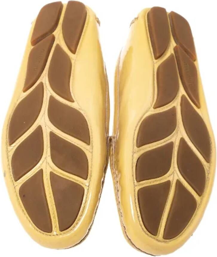 Miu Pre-owned Leather flats Yellow Dames