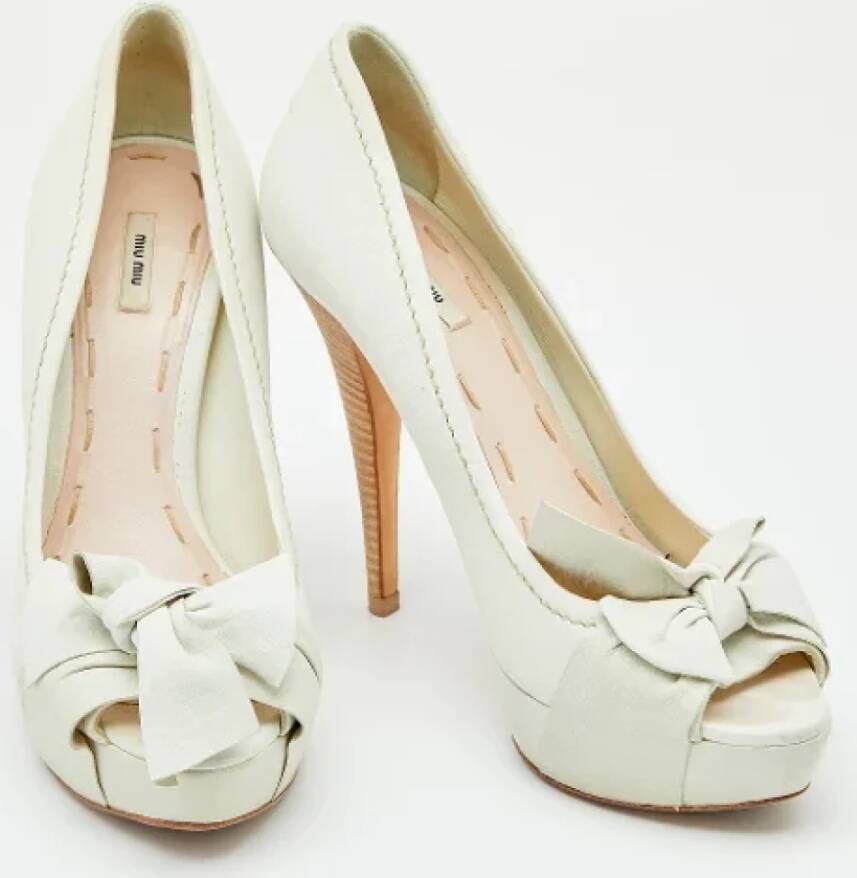 Miu Pre-owned Leather heels White Dames