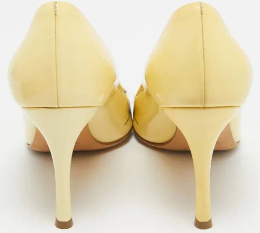 Miu Pre-owned Leather heels Yellow Dames