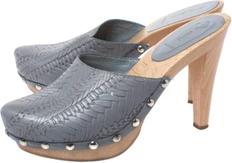 Miu Pre-owned Leather sandals Gray Dames