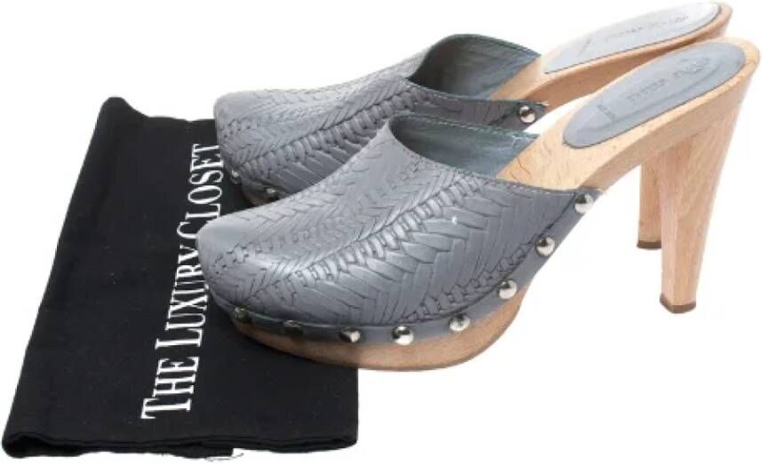 Miu Pre-owned Leather sandals Gray Dames