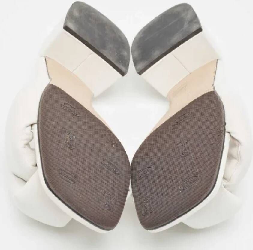 Miu Pre-owned Leather sandals White Dames
