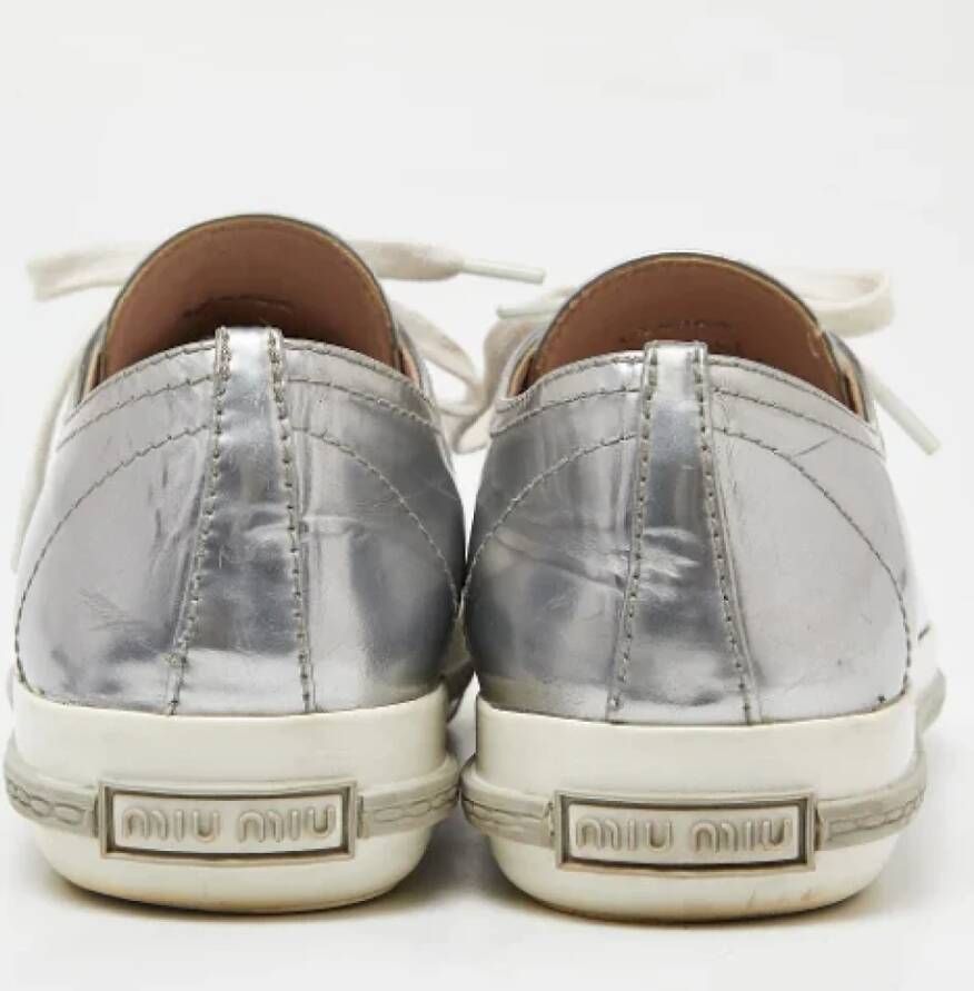 Miu Pre-owned Leather sneakers Gray Dames