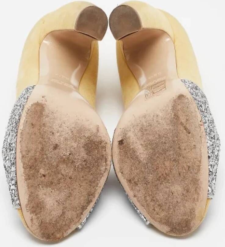 Miu Pre-owned Suede heels Yellow Dames