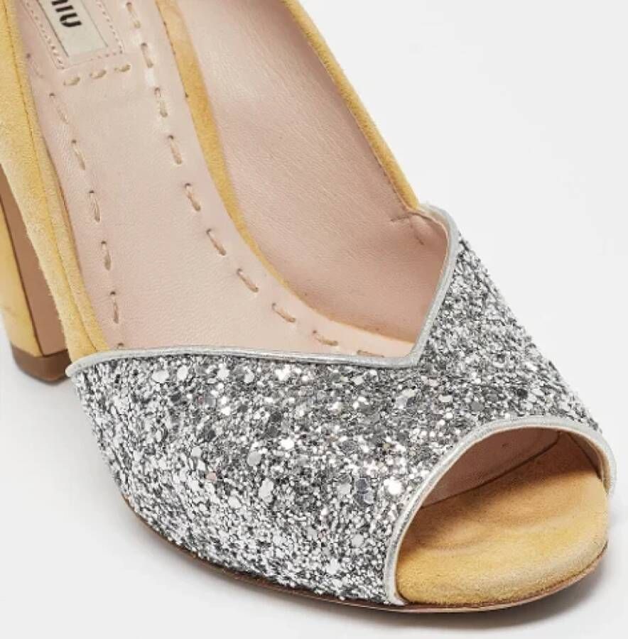 Miu Pre-owned Suede heels Yellow Dames