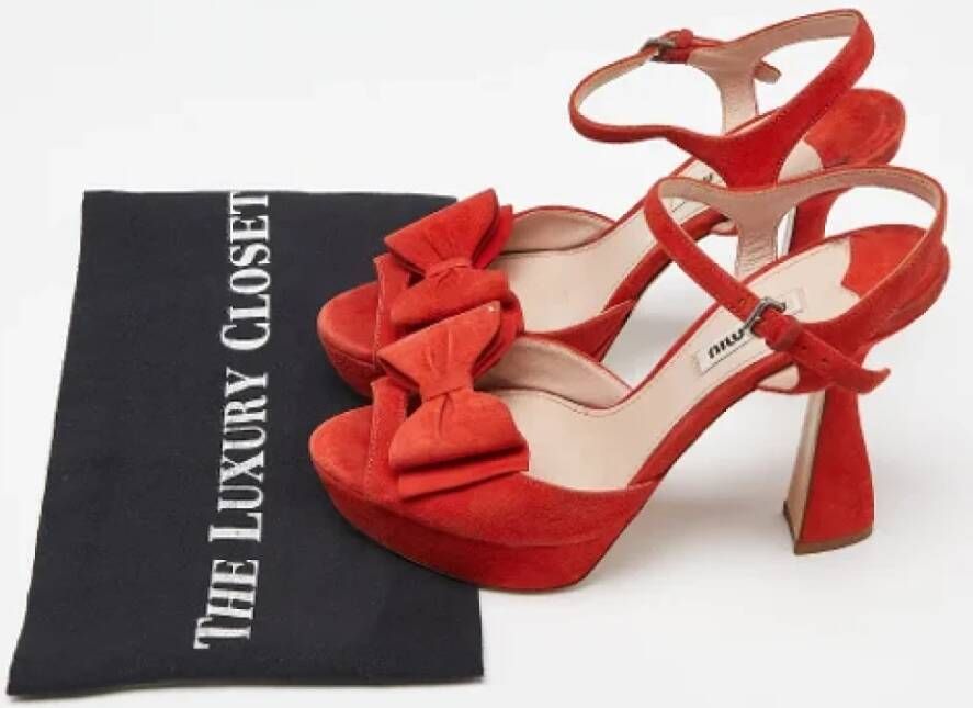 Miu Pre-owned Suede sandals Orange Dames