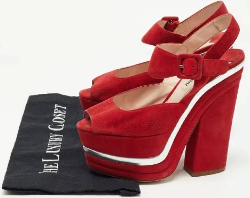 Miu Pre-owned Suede sandals Red Dames