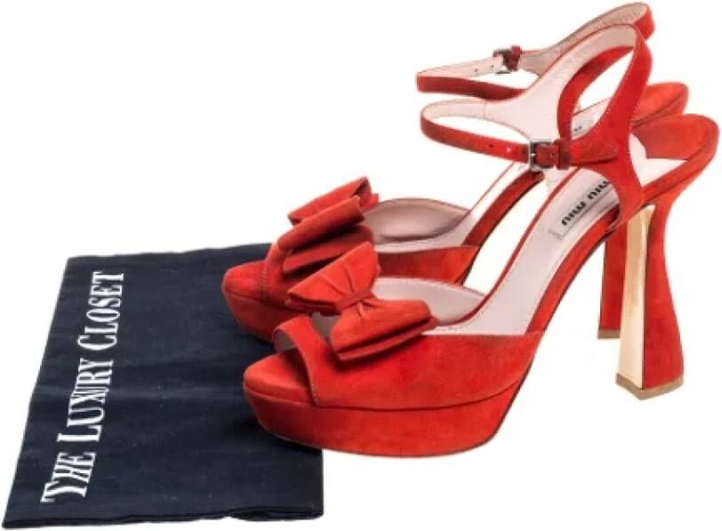 Miu Pre-owned Suede sandals Red Dames