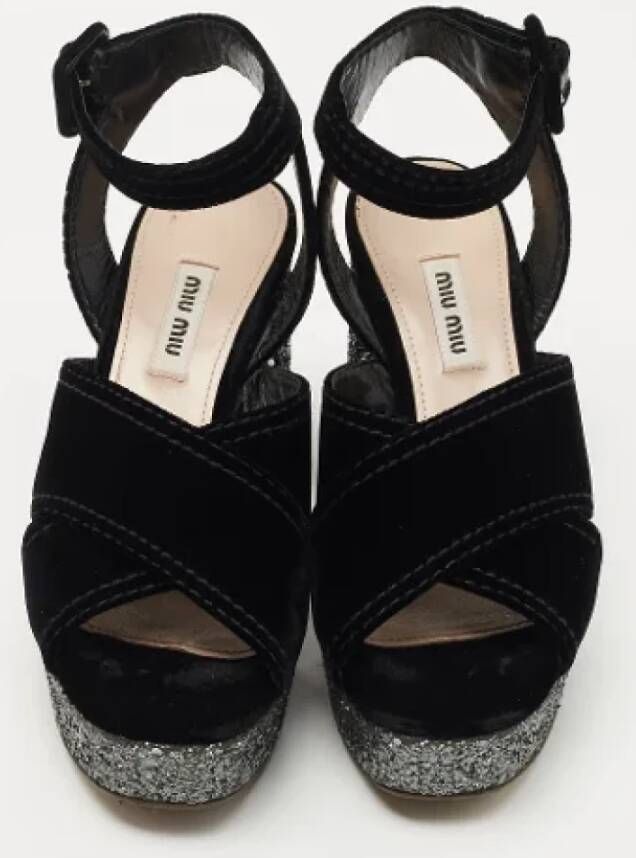 Miu Pre-owned Velvet sandals Black Dames