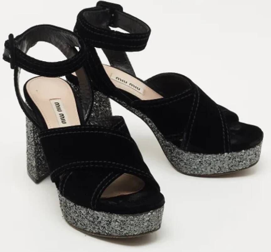 Miu Pre-owned Velvet sandals Black Dames