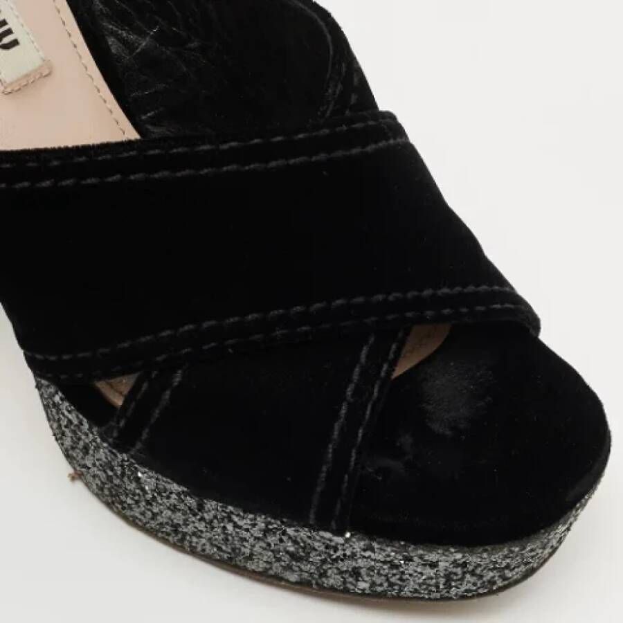 Miu Pre-owned Velvet sandals Black Dames