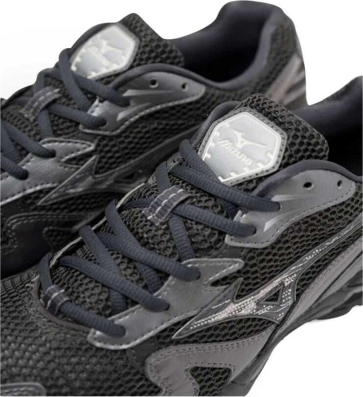 Mizuno Zwarte Sneakers met Zilveren Accenten