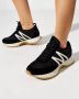 Moncler Grijze Suède Sneakers Ronde Neus Wit Logo Patch Rubberen Zool - Thumbnail 2