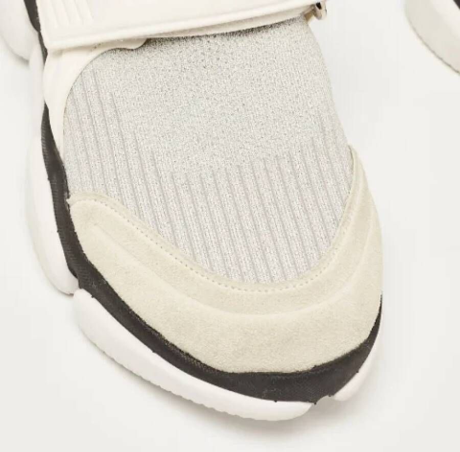 Moncler Pre-owned Nylon sneakers White Dames
