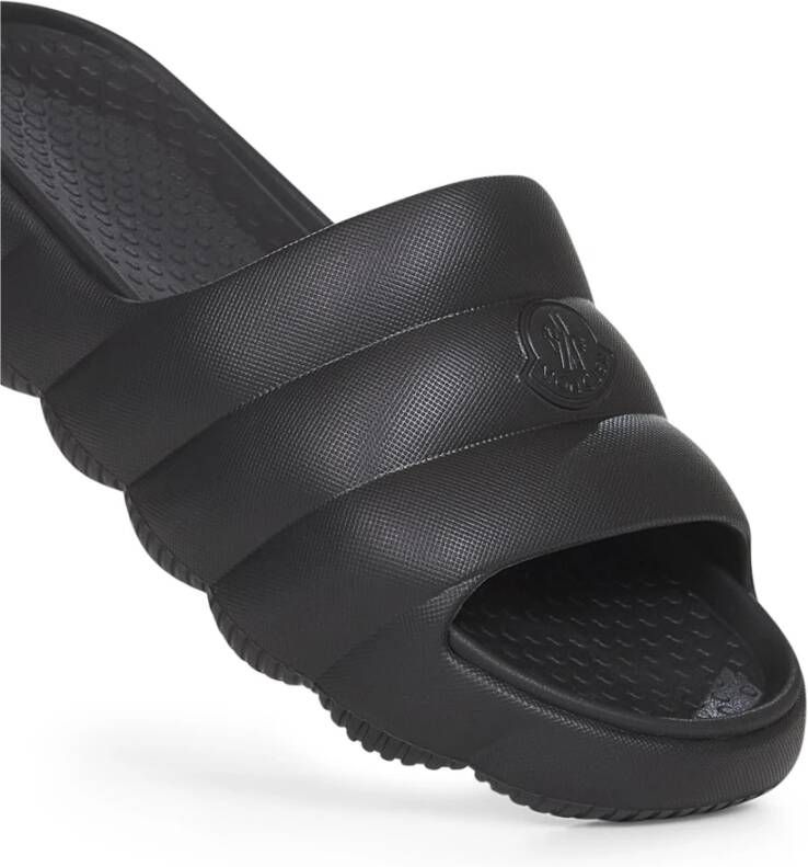 Moncler Zwarte Gewatteerde Slippers
