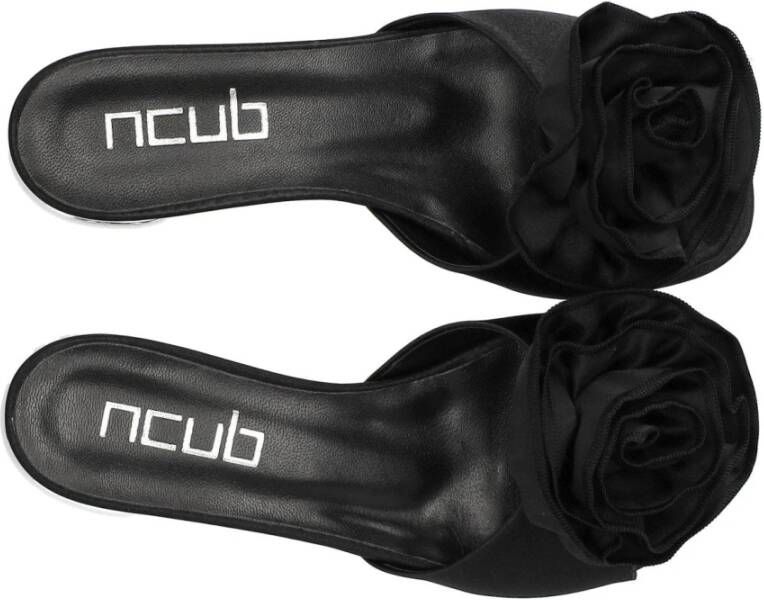 Ncub Zwarte leren slipper met bloemapplicatie