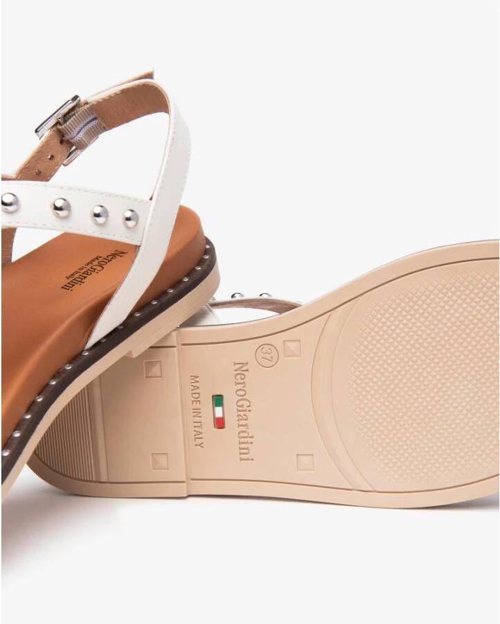 Nerogiardini Beige Sandalen met Pietrine Detail