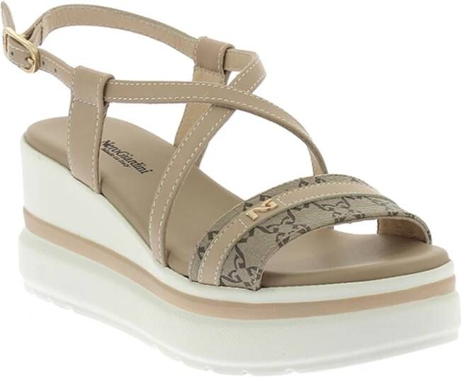 Nerogiardini Beige Sandalen met Verstelbare Hielband
