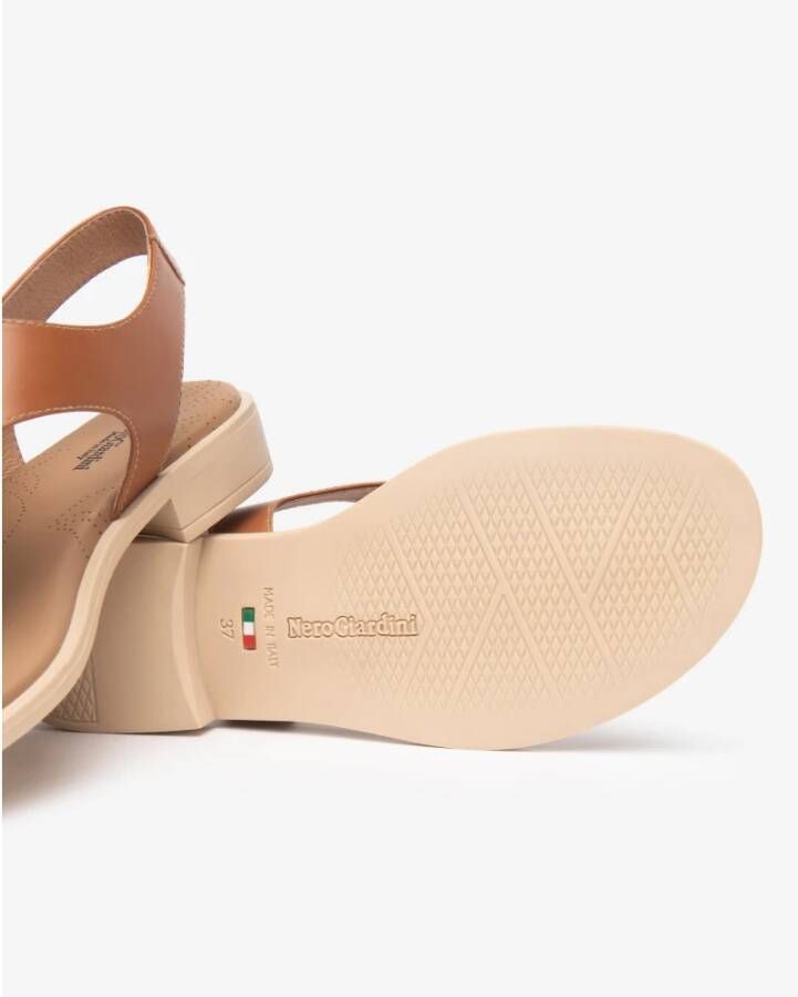 Nerogiardini Brandy Sandalen met Lage Flip-Flop Stijl