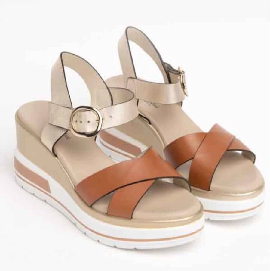 Nerogiardini Bruin Leren Sandalen Stijlvol Comfortabel Ontwerp Multicolor Dames