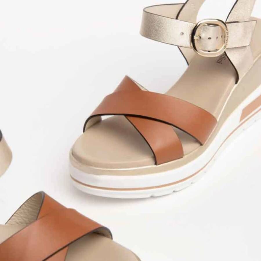 Nerogiardini Bruin Leren Sandalen Stijlvol Comfortabel Ontwerp Multicolor Dames