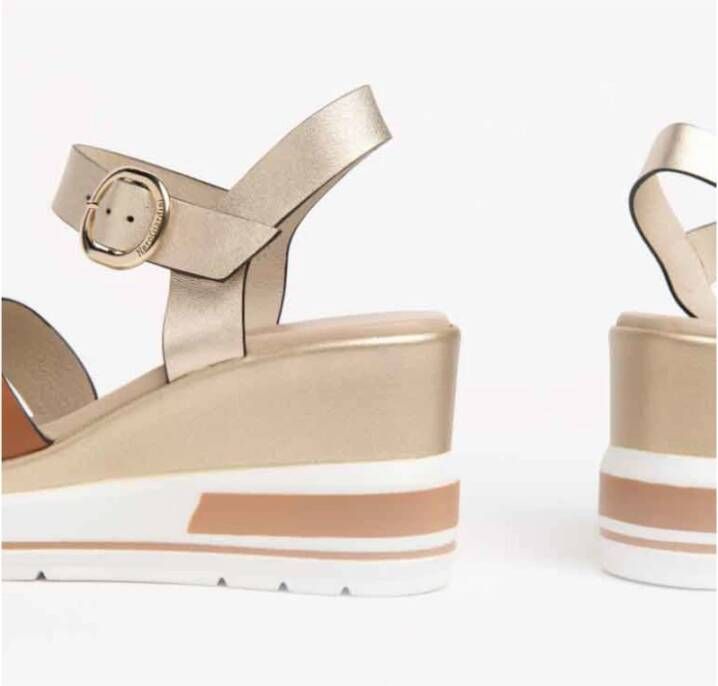 Nerogiardini Bruin Leren Sandalen Stijlvol Comfortabel Ontwerp Multicolor Dames