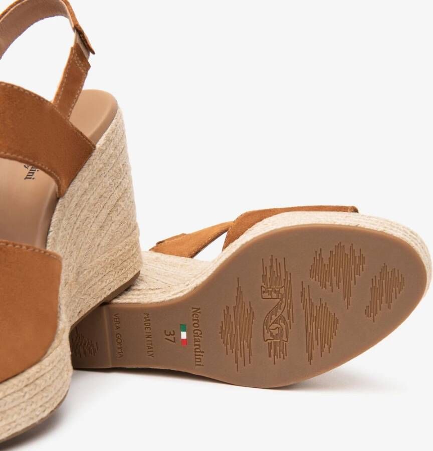 Nerogiardini Bruine leren sleehak sandalen
