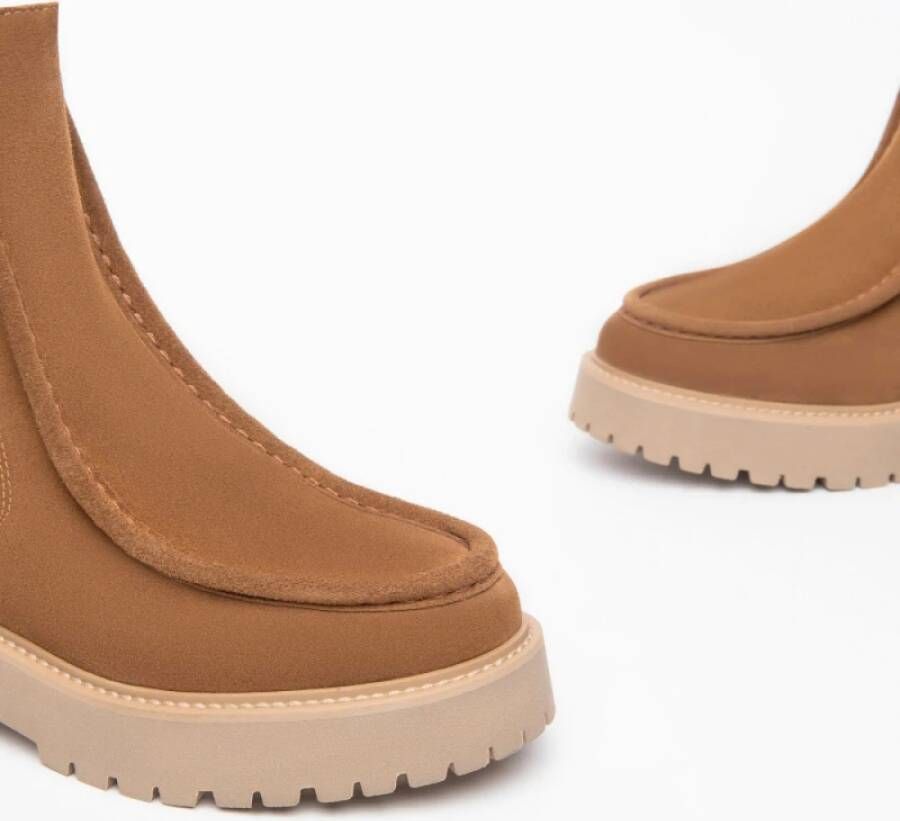 Nerogiardini Chelsea Boots met Dubbel Elastiek in Kastanjebruin Suède