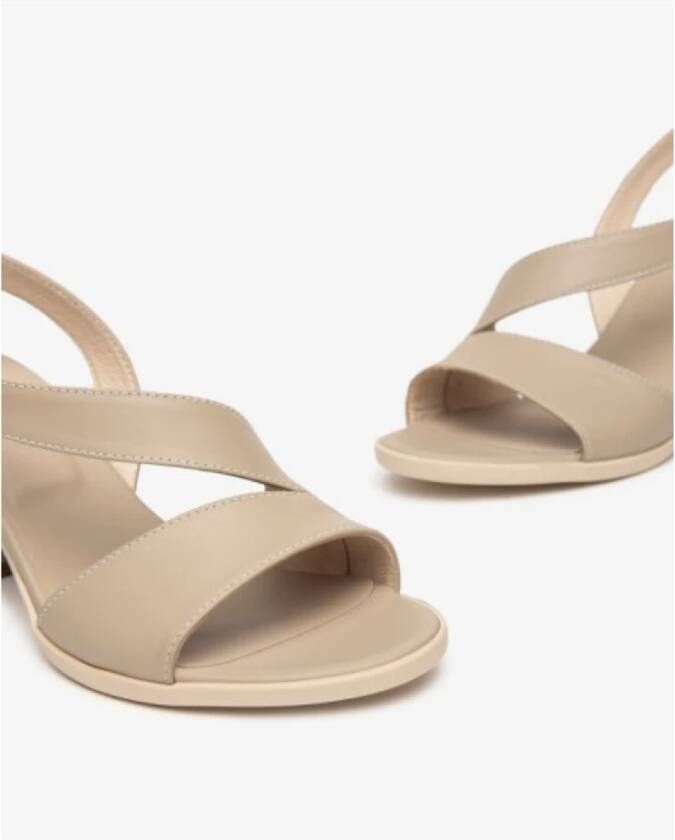 Nerogiardini Elegante leren sandalen met hak Beige Dames