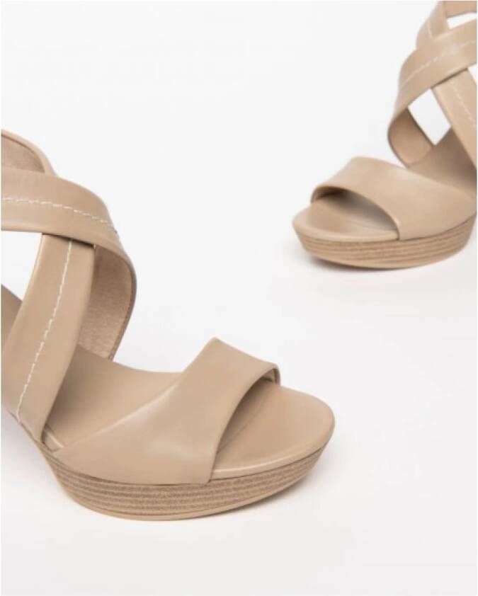 Nerogiardini Elegante leren sandalen met hak Beige Dames