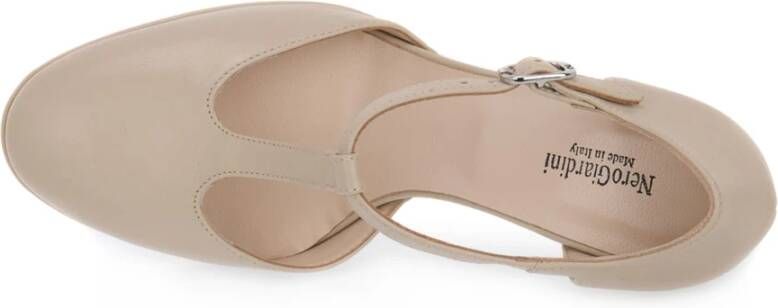 Nerogiardini Flats Beige Dames