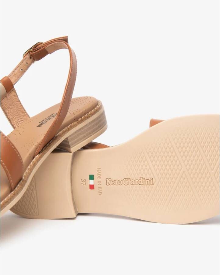 Nerogiardini Leren Sandalen Linnen-Platinum Stijl E513422D453