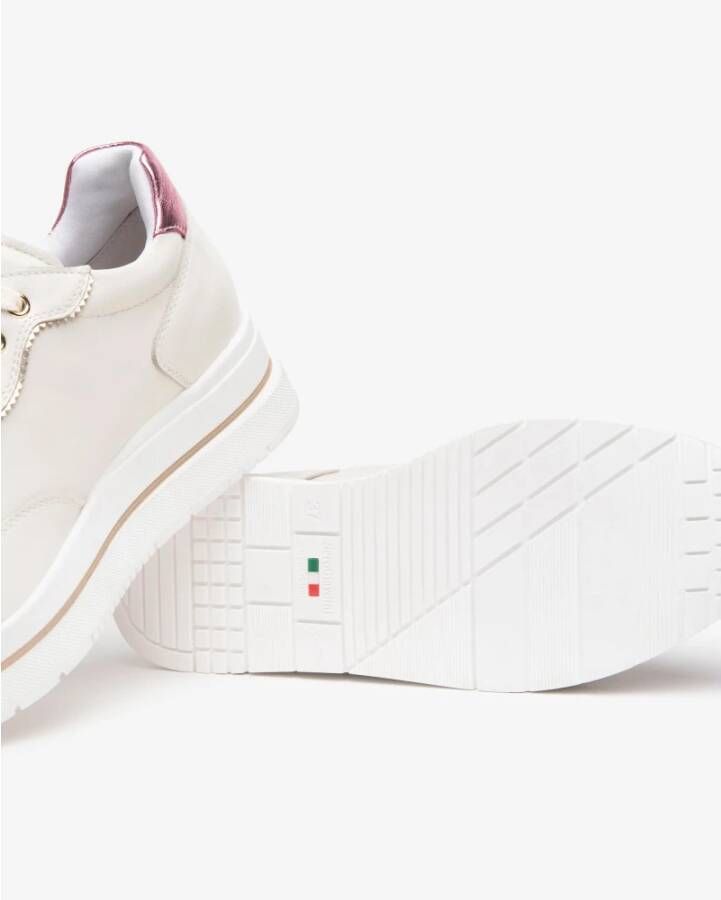 Nerogiardini Leren Sneakers met Juweelaccessoire