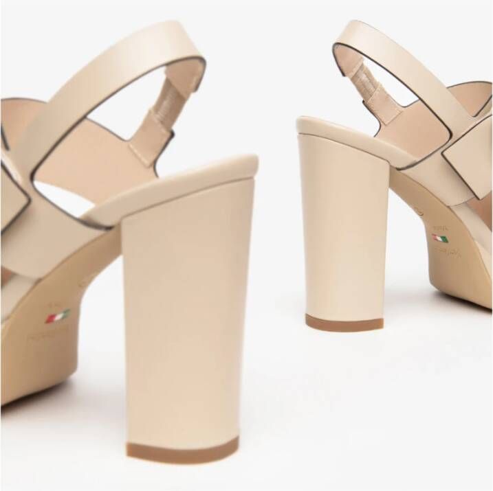Nerogiardini Linnen plateau sandaal Beige Dames