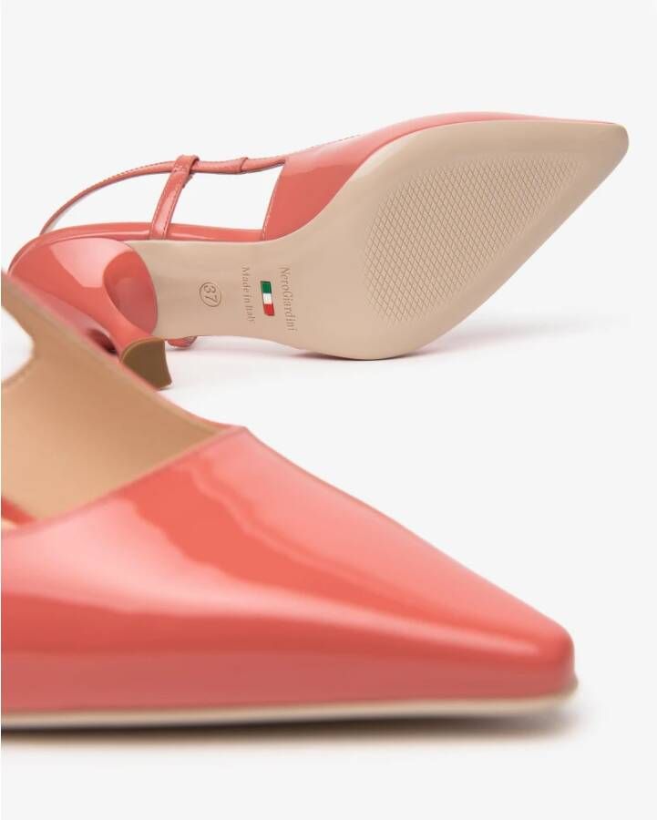 Nerogiardini Rode Sandalen met Gesloten Neus