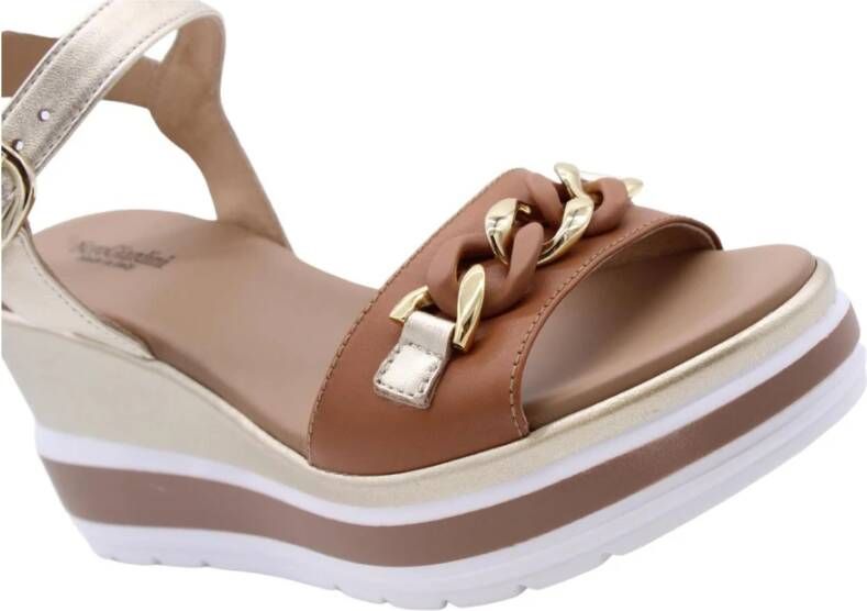 Nerogiardini Stijlvolle Sleehak Sandalen Brown Dames